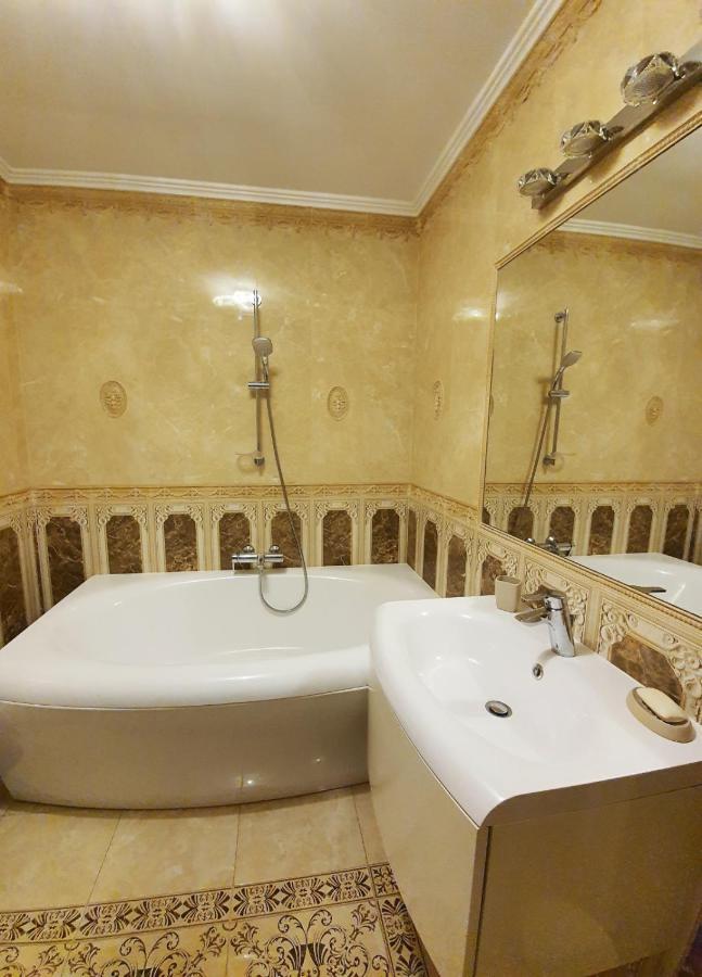 Royal Central Apartament Lejlighed Oradea Eksteriør billede